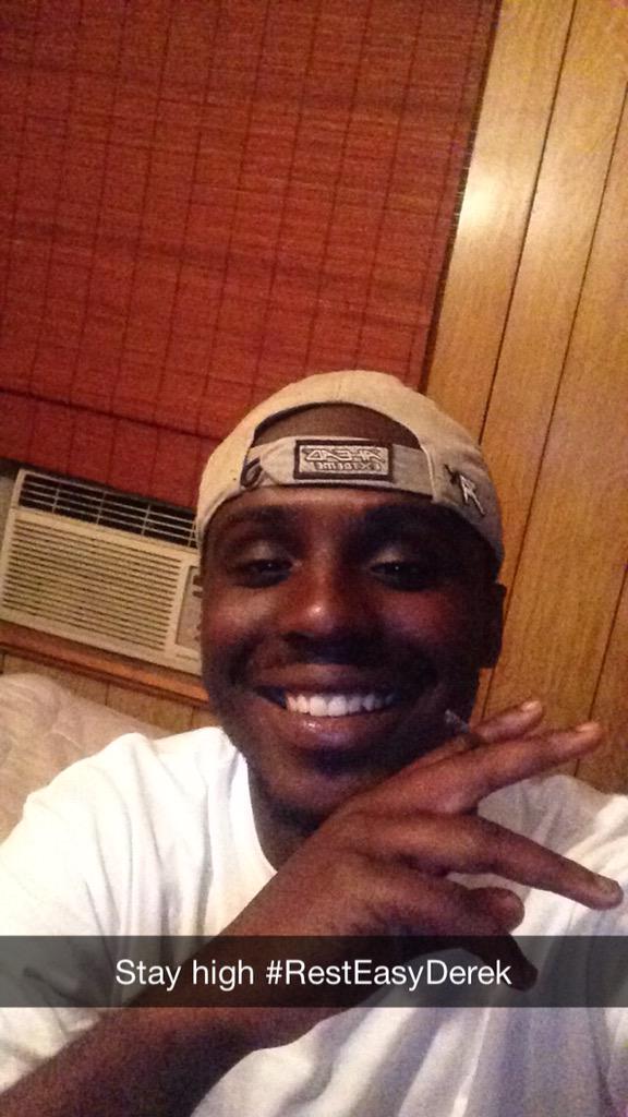 SoLitBlack's tweet photo. #RestEasyDerek stay high ✌️ http://t.co/9JEr4Kfpzd