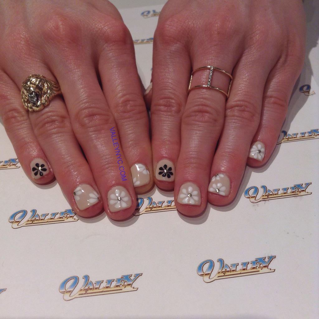 #valleynolita #valley30 #valleyjacqueline #nailart #notd #valleynails #valley