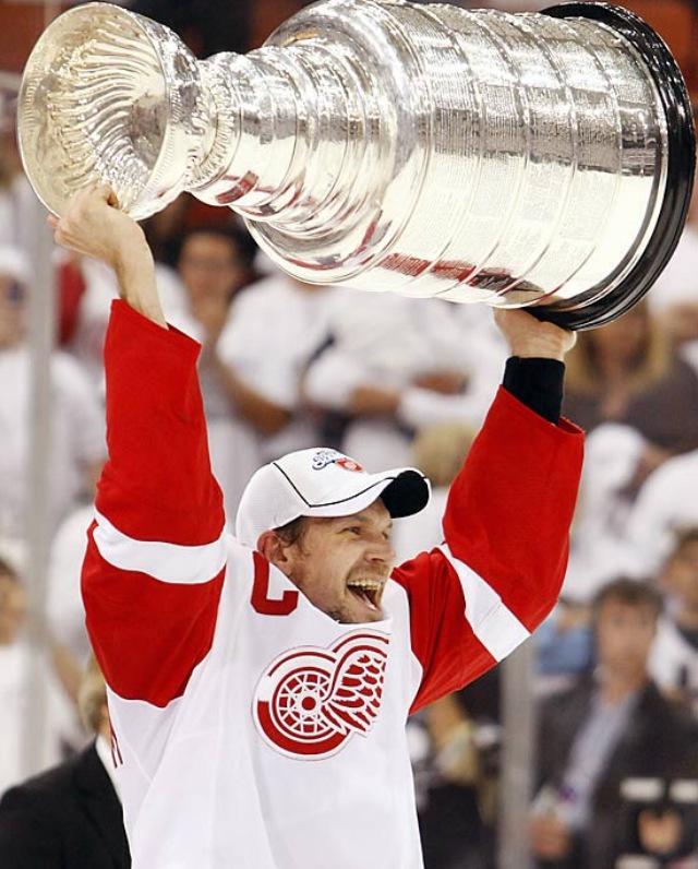 Wishing Nicklas Lidstrom a very Happy Birthday today! Cheers! 