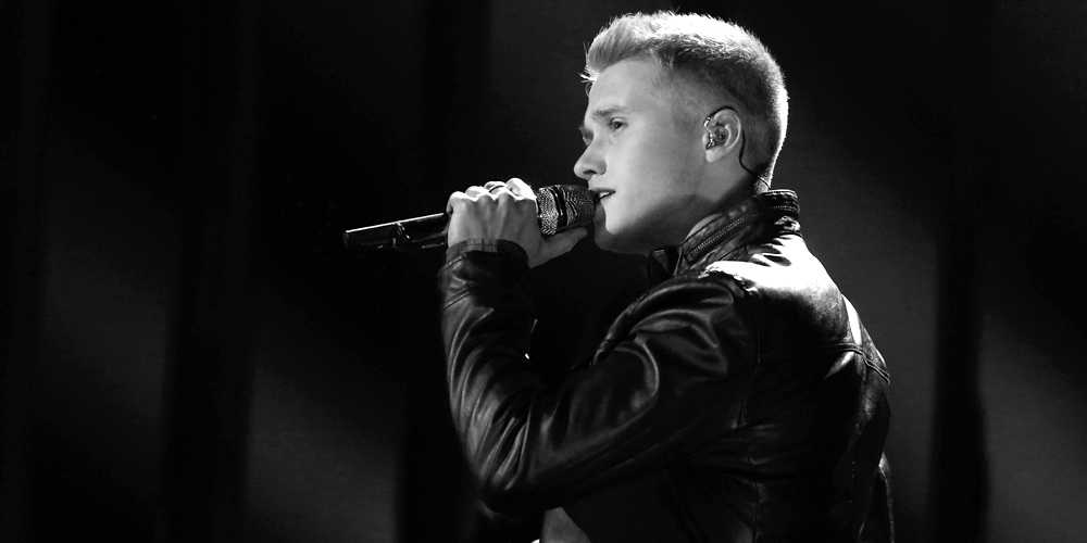 .@CoreyKentWhite wants “Somebody Like You” to save him because he’s slaying this <a href="/KeithUrban/">Keith Urban</a> anthem. #VoiceResults