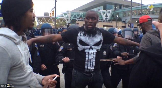 Daily_MailUS's tweet photo. Heroes of #BaltimoreRiots: Boy gives water to cops and man throws himself in front of rioters http://t.co/7D4tsLkc8I http://t.co/1ktMcpnTzz
