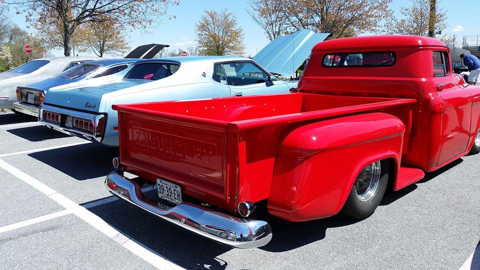 LHSJournalism's tweet photo. A lot of people came to LHS this weekend for the @LancersMIH car show! http://t.co/nW62k9Xfpd http://t.co/dGIFhv3t0p