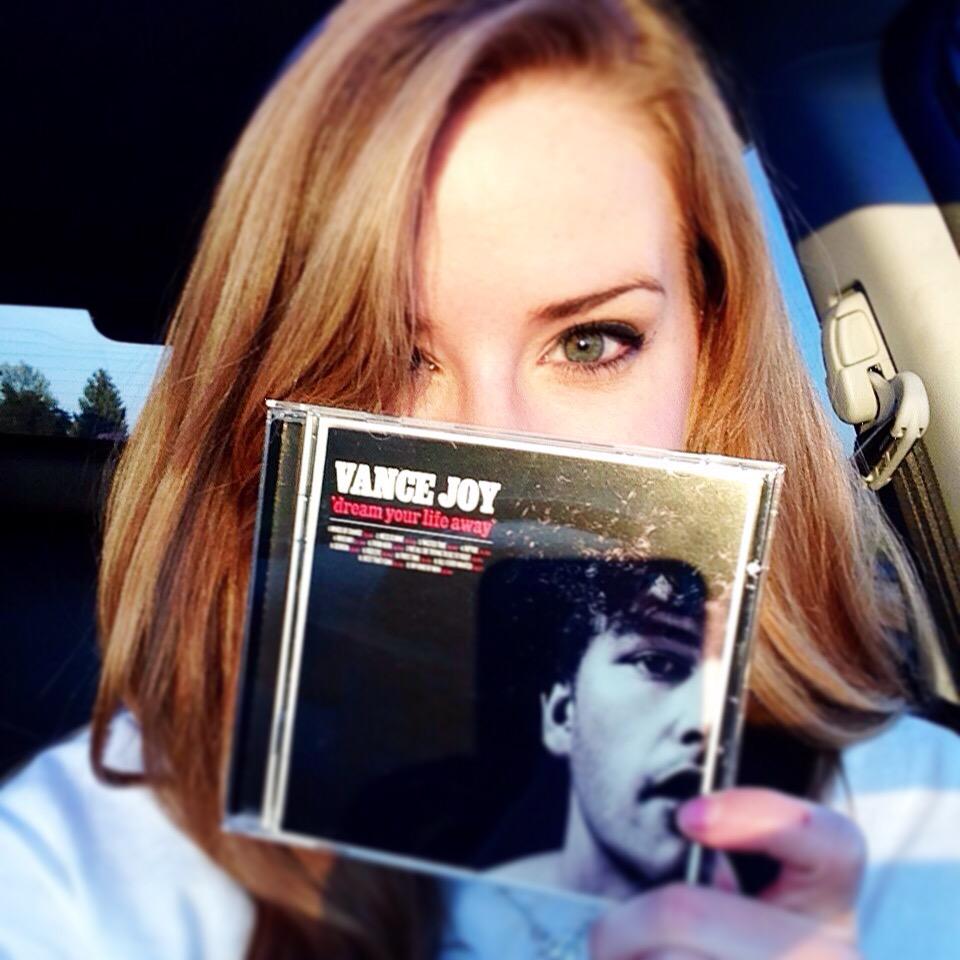 In love with <a href="/vancejoy/">Vance Joy</a>'s album. Praying for tickets to his chi town show 🙏 #soldout #vancejoy <a href="/jodannnnnn/">jess</a>