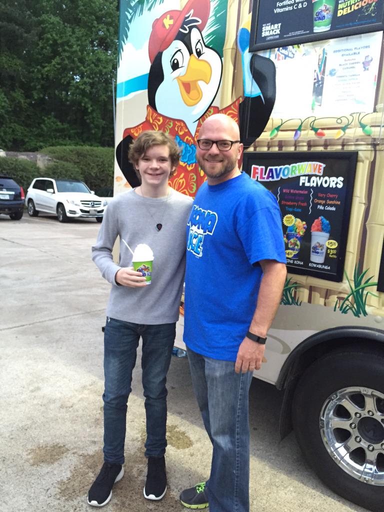KonaIceMidtown's tweet photo. Thanks @zacpullam12 for having us tonight to treat cast and crew of @finding_carter @MTV http://t.co/cBJKcqrH41