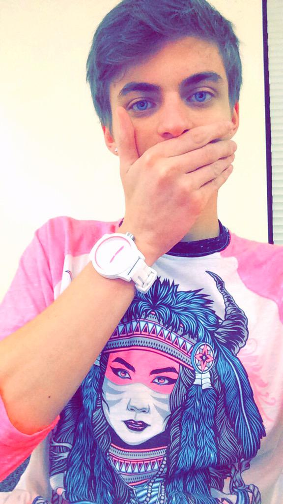 DylanCollins95's tweet photo. RT AND FOLLOW ALL COLLINS FANS WHO RT. #Family #TeAmo http://t.co/cn95rKTu24