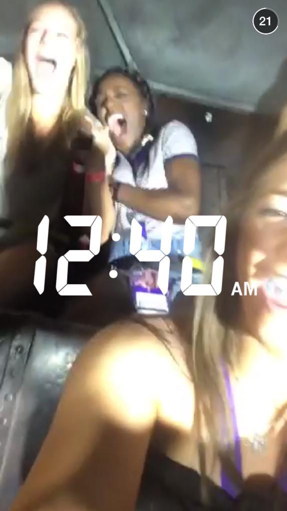 aerialsymone16's tweet photo. Screaming bc school tomorrow http://t.co/06Aqasj2v6
