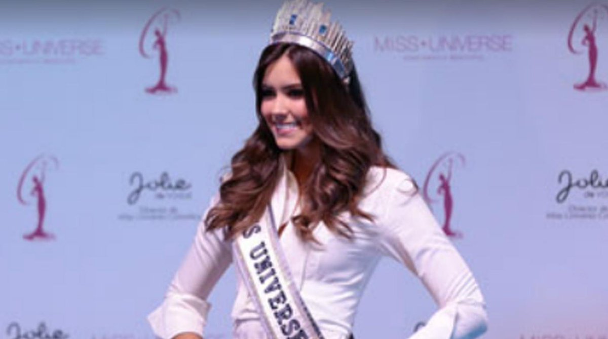 NoticiasCaracol's tweet photo. #ShowCaracol Paulina Vega sueña con entregar su corona en Colombia http://t.co/nz7Uf4PVPu http://t.co/qhimxY2dwp