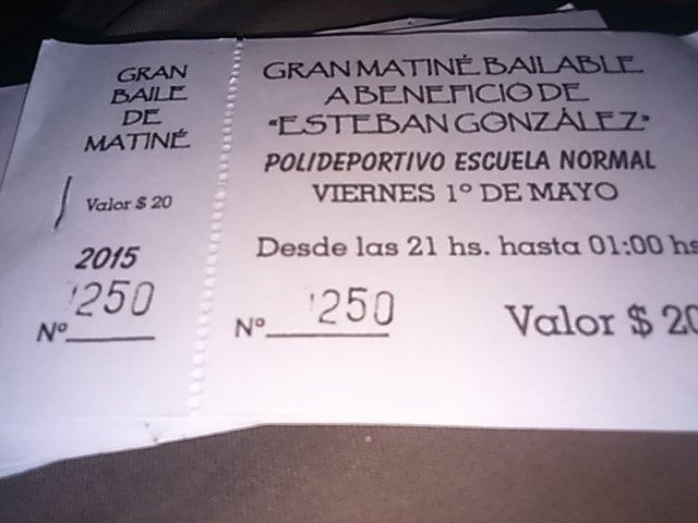 22Lista22's tweet photo. Ayudanos a ayudarlo, necesita una operación muy costosa, difundila cualquier cosa comunicarse con cualquiera de 3 4 http://t.co/8pzoC4FD04