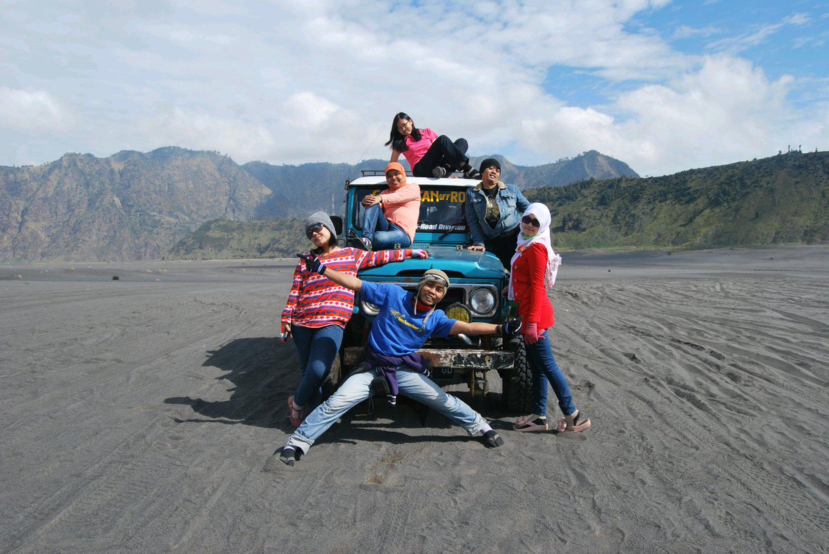 rono_w's tweet photo. Ngebolang ke bromo bersama kelima sahabatku...yg penting happy @AdventureForFun http://t.co/maLGrssNPY