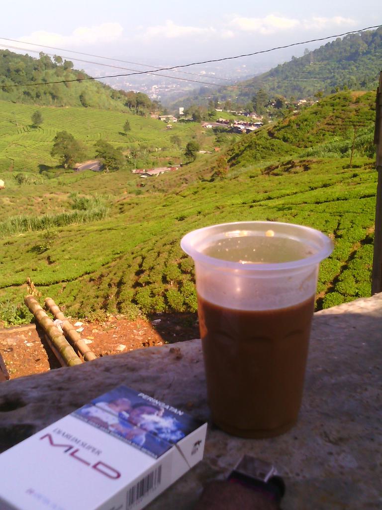 Sem_Achu's tweet photo. segelas kopi dpagi hari #SemangatPagi http://t.co/dKxsEXGY2d