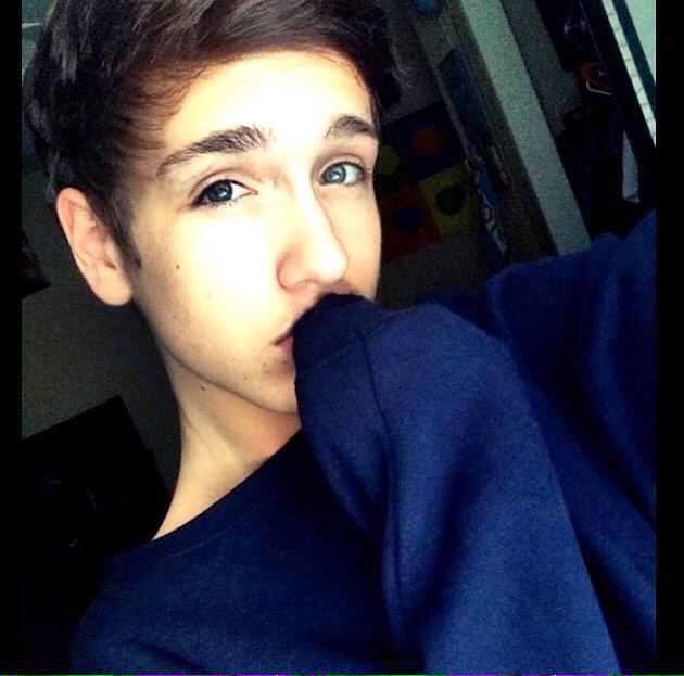 Yeah.... Uh I did fake someone 😒✌🏻️ sorry ;-; but like #rl 😫 I just wanted to be attractive....