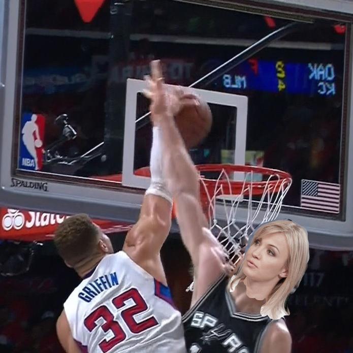 marcelluswiley's tweet photo. @MichelleDBeadle where you at?! #ClipCityChipCity is here to make some noise! #BeatBeadle #Forks2la @LAClippers http://t.co/AI1J3DJaym