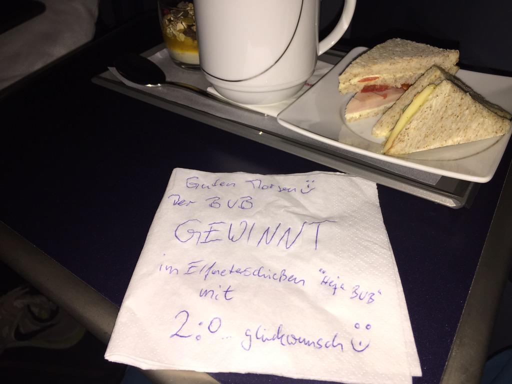 slasting's tweet photo. Der Service in der Business Class von @airberlin ist Weltklasse! Ein Spitzenteam auf #AB7494 - großes Lob :) http://t.co/SV48U4MXM0