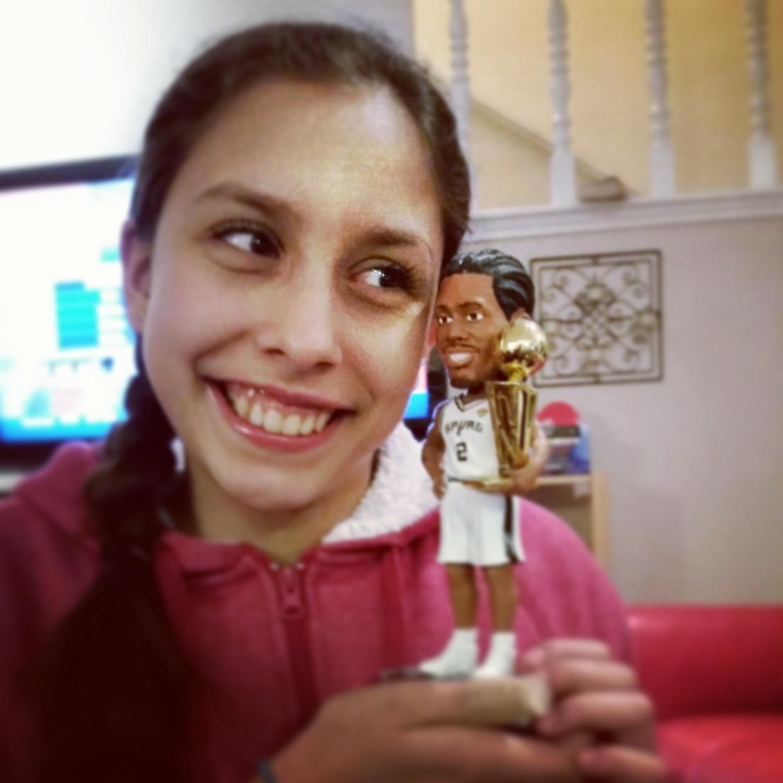 RobinContralto's tweet image. 12 year old Marisol makes plans for pizza with her family and special guest,  Kawhi! *wink* #GoSpursGo