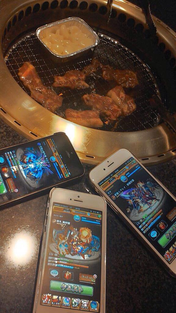 リアフレ三人カンスト記念に焼肉*\(^o^)/*！
うまいー！