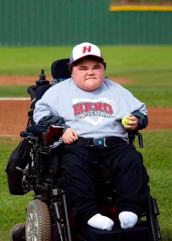 KfdxTobin's tweet photo. RT if you think the @Rangers should invite Daniel Bowen to throw out a first pitch. @HollidayEagles @RangerBlake http://t.co/MfQHhyKLEZ