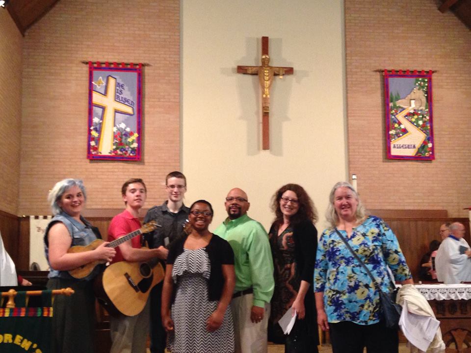 diosovaeyc's tweet photo. music leadership at emmanuel hampton! 🐦 http://t.co/hv4i7kt8MW