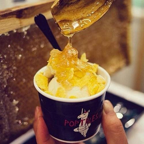 OpenRiceTH's tweet photo. รวม 6 ร้านไอศกรีมรังผึ้ง ชิคกว่านี้ไม่มีอีกแล้ว >> http://t.co/d4c346FYxK #openriceth #อร่อยไปแดก #อร่อยนะรู้ยัง http://t.co/NldjKVywT2
