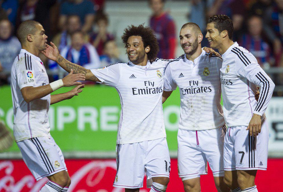 real_pasion's tweet photo. Arsenal ofrece 50 millones por un jugador del Real Madrid http://t.co/zkdxlDpaUW http://t.co/gLPaRiu0eo