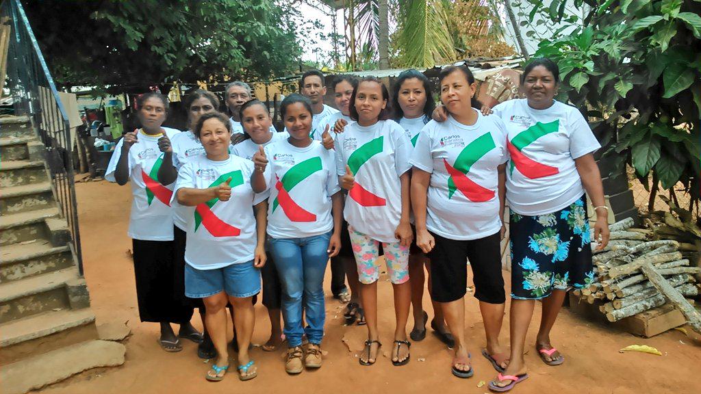 marinelbaclavel's tweet photo. Mujeres y hombres de San Francisco El Maguey se suman al proyecto de @Ofic_CarlosSar @CCQ_PRI @IvonneOP  @EvielPM http://t.co/7FXM538B5F