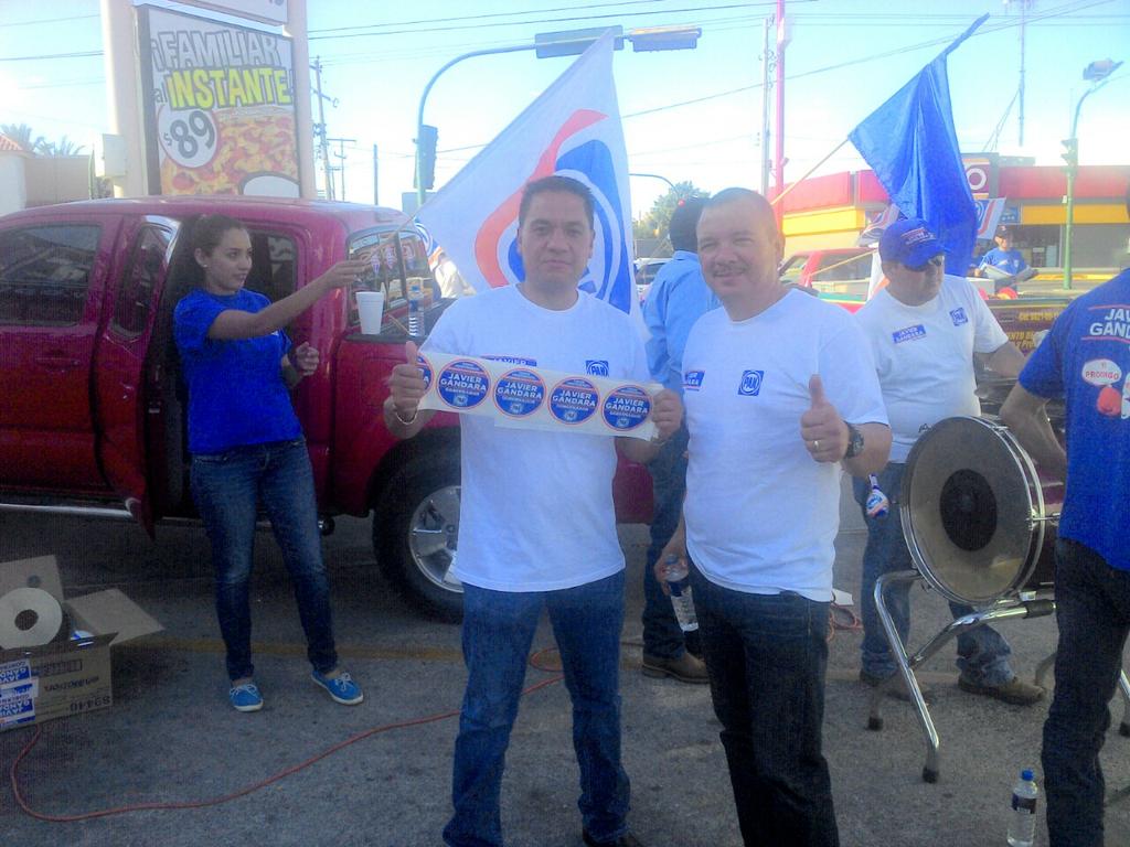 MLopezMasc's tweet photo. No Le Fallan Ni Un Dia En El Dist X! #CalcaTrasCalca #CampanaPermanenteJGM @JavierGandaraM @GildardoReal @MMorenoWard http://t.co/TcIsmzWk7t