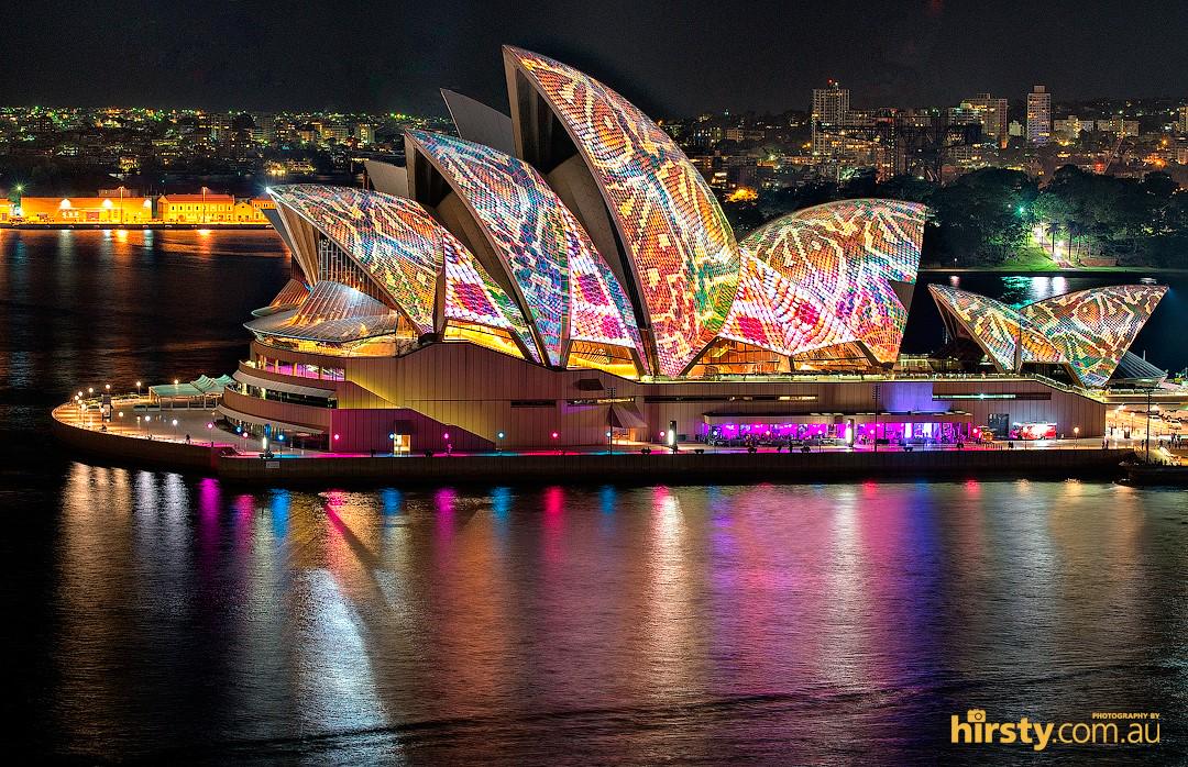 sydney_sider's tweet photo. Get ready for Sydney to beam with @vividsydney's stellar program of Lights, Music and Ideas!
Pic: @hirstyphotos http://t.co/h0mTI7I8au