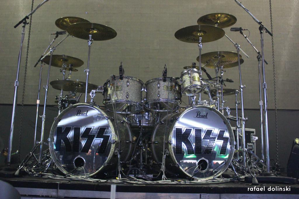 KISSのブラジル公演での情報が入ってきました！いくつものドラムセット