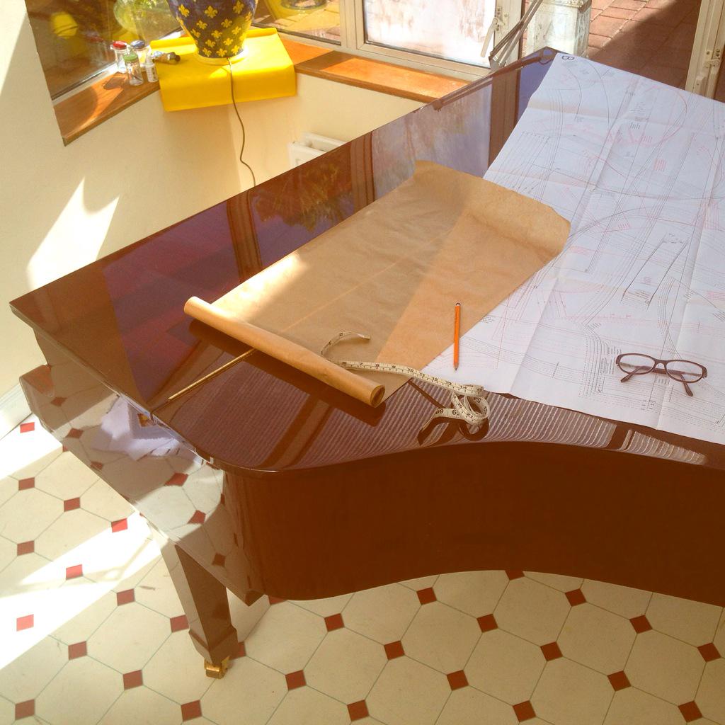 threadsandbread's tweet photo. Using the piano as the perfect table to draft a pattern. #ergonomics #dressmaking #marfy #piano http://t.co/zrjZjCmbD3
