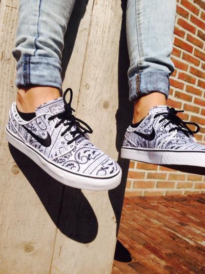 tabmacheru's tweet photo. KICKS http://t.co/JMyem0MISB