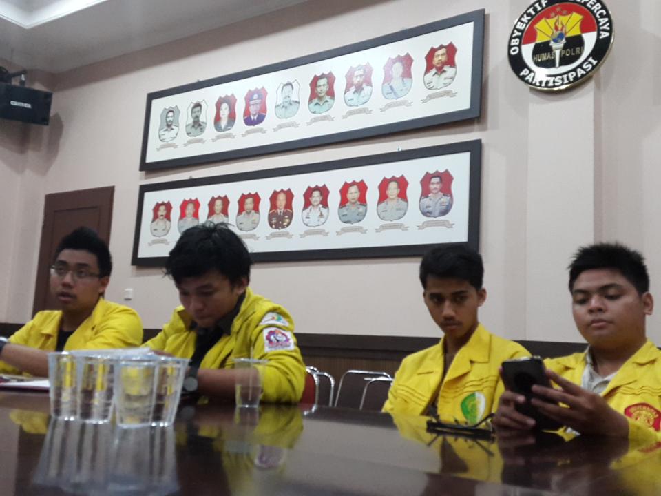 BEMUI_Official's tweet photo. Terdapat 11 perwakilan dari rekan-rekan mahasiswa yg berdialog dengan Bapak Rqna SP. #SelamatkanIndonesia http://t.co/gYsT4QHaSx