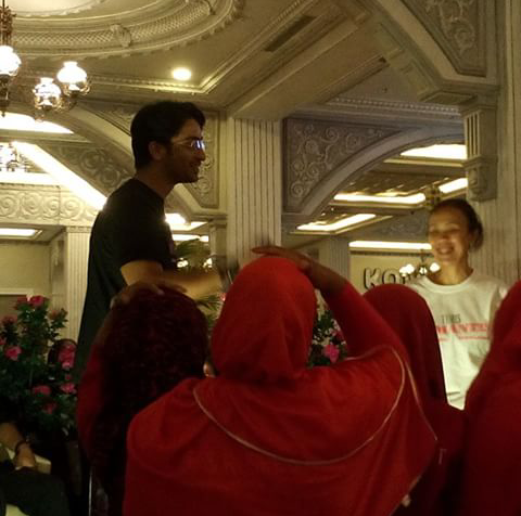 ShaheerSomyaFC's tweet photo. #NEW PIC ~ Our @Shaheer_S with Birdies During Meet&amp;Greet #TurisRomantis @TurisRomantis http://t.co/GDobsnJ5e9