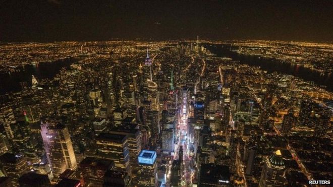 Greenpeace's tweet photo. New York state is going to dim its lights. Why? For the birds, of course. http://t.co/pvCZah9Fxi http://t.co/gmfixiHP6R