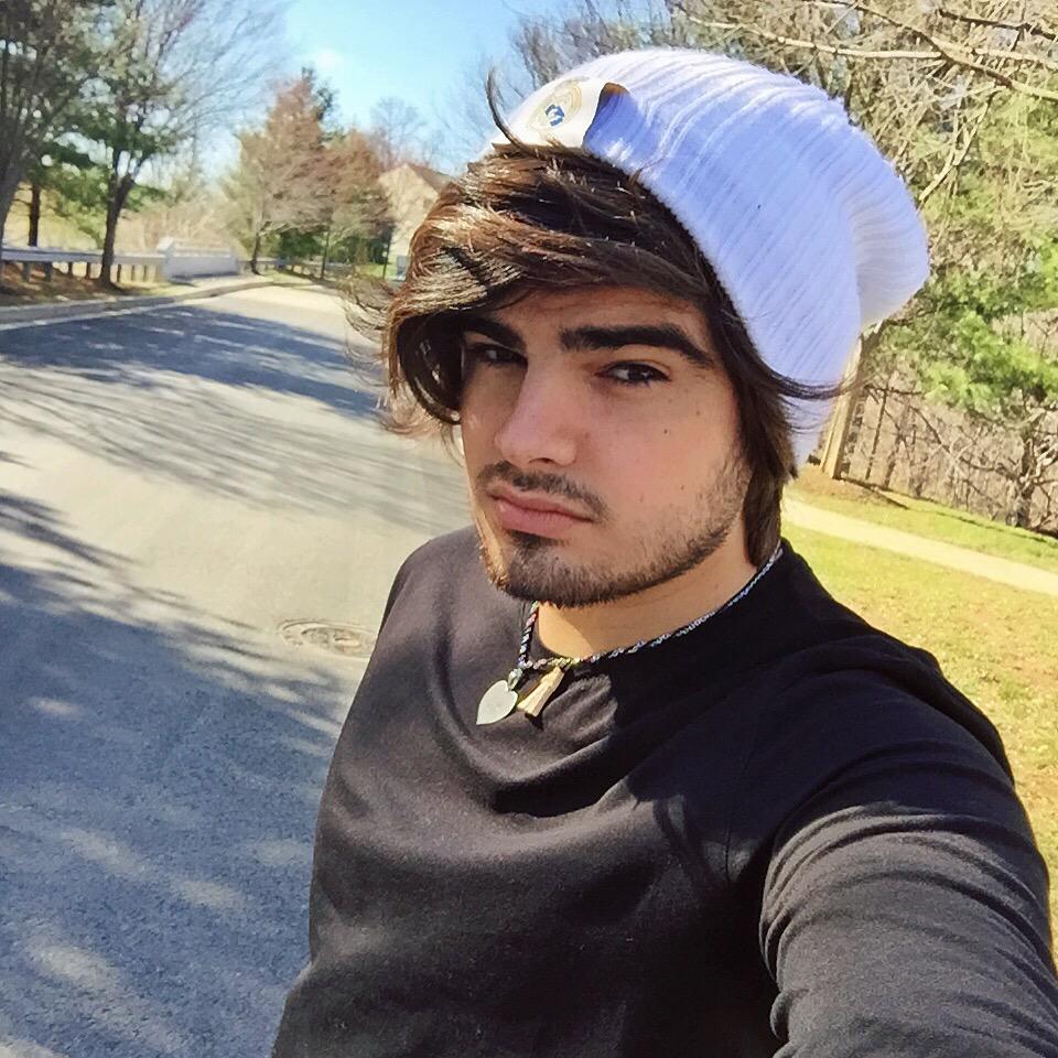 Mfernandaob_'s tweet photo. Algún día te conoceré😍💕 un sueño mas por cumplir @JonathanMoly tiene un lindo lindo cabello💝 quiero tocarlo😂 http://t.co/wbQu0xFYOK
