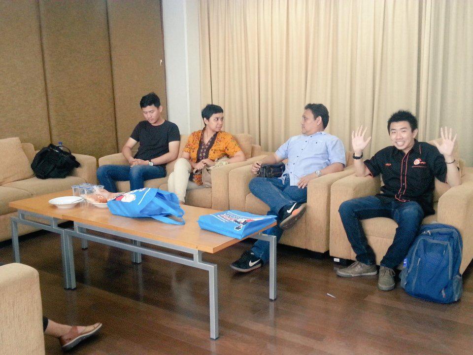 Kedua narasumber sedang berdiskusi Sudah akrab! 😊😊😊😊