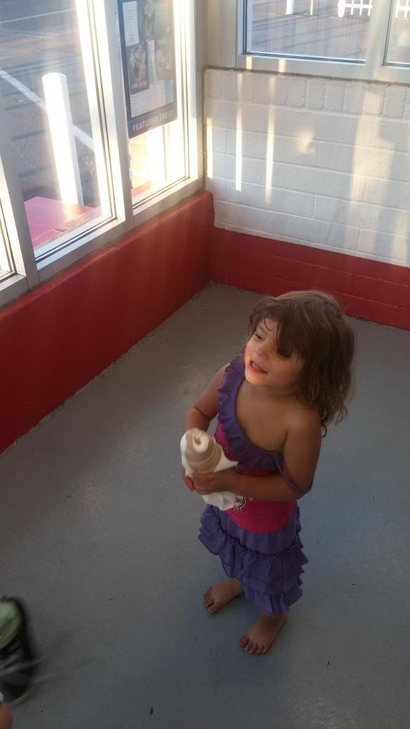 DcDclark1975's tweet image. at national van lines we have great lives and great jobs.had ice cream and movie day with my grand kids awesome fun!