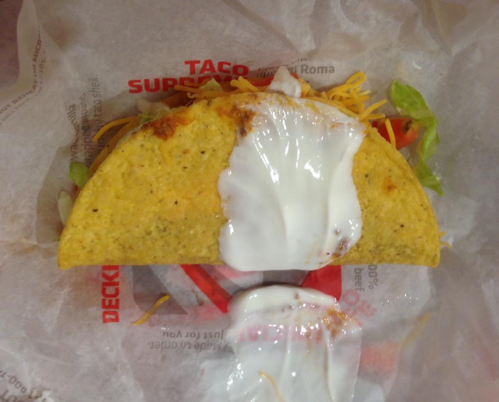 DustyLillo's tweet photo. Sour Cream on the side...literally @tacobell #ThinkOutsideTheShell #LiveMasAfuera http://t.co/HPQDMzPqKw