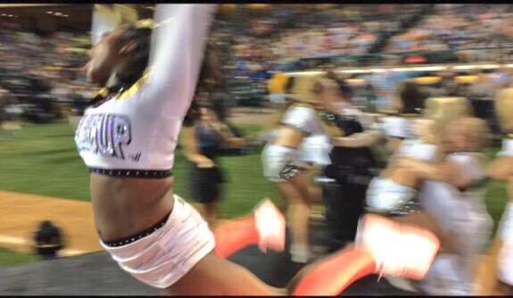 cheeerlovin's tweet image. Tryna jump into bae's dm's like