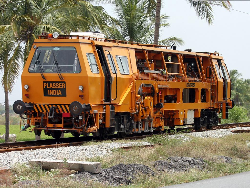 Narendra_IRTS's tweet photo. #CSM and #Duomatic tamping machine fleet with @Central_Railway is 15 and they tamped 6300km of track last year http://t.co/co6Xr0mygk