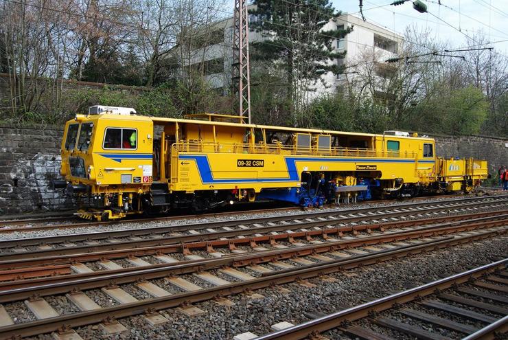 Narendra_IRTS's tweet photo. #CSM and #Duomatic tamping machine fleet with @Central_Railway is 15 and they tamped 6300km of track last year http://t.co/co6Xr0mygk