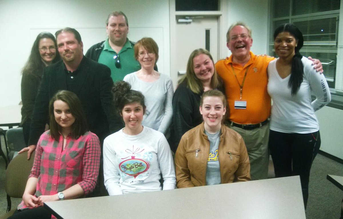 SteveRoyek's tweet photo. Final @RowanUniversity #MAWR15 Seminar 2 class! @carolmagrino @kouroupoc1 @RachelHerrera64 #OnToSymposium #RowanProud http://t.co/qC6284UulE