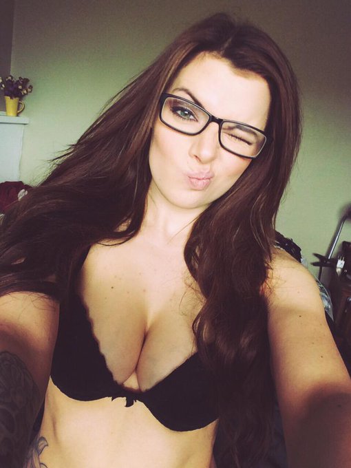 Boobs and a goofy face....cause I'm weird like that 👍 http://t.co/VBjT0AwRnJ<a href="/tag/birthdaygirl"class="tags"><span>#birthdaygirl</span></a>