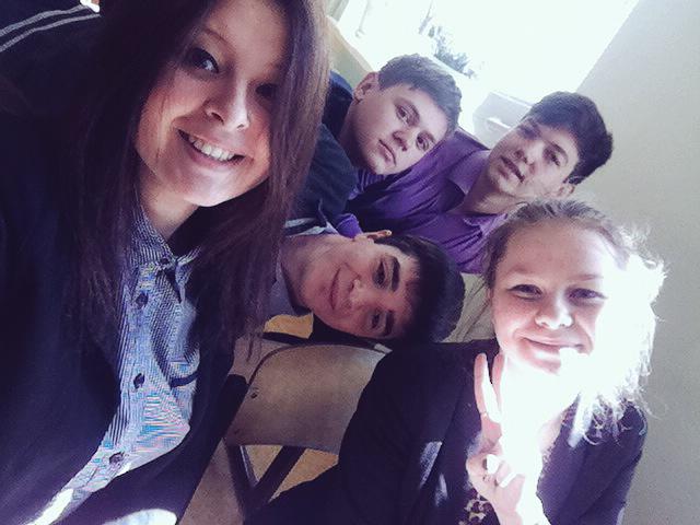 alinaa_98_'s tweet photo. Веселые школьные будни😎🙈 http://t.co/u93gfx0Var