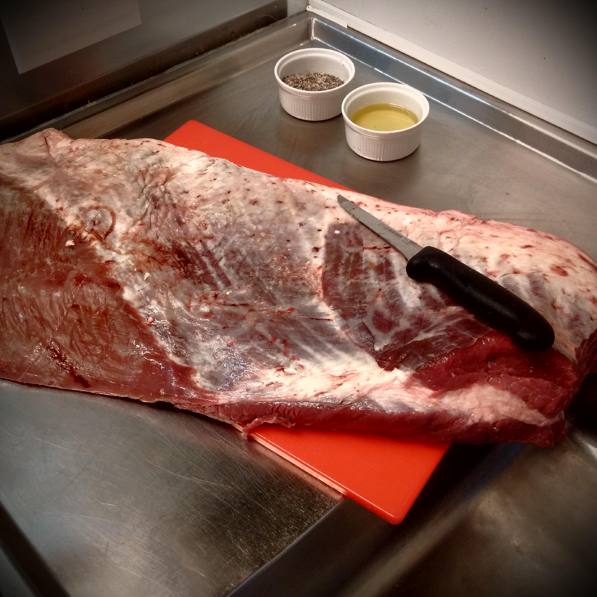 ribsnbibsuk's tweet photo. Loading up Ernie early doors.... #burntends #brisket #simplerub #epicresult http://t.co/5FFrB3Kj4u