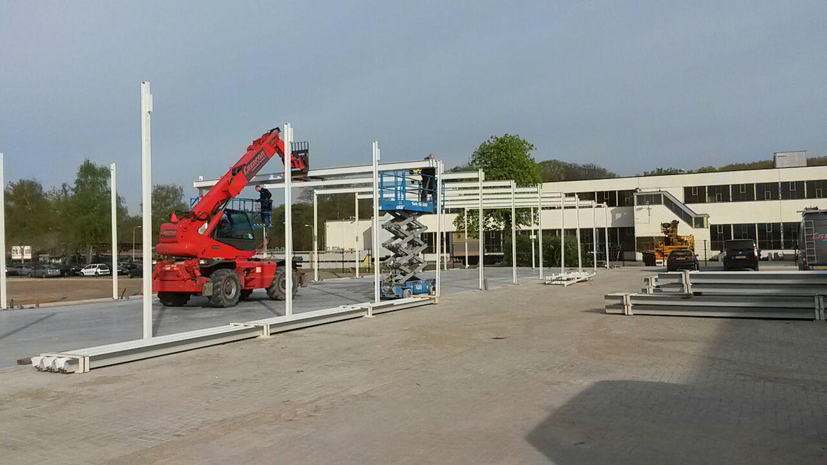 MultiParkSoest's tweet photo. De bouw van de eerste units vordert snel! http://t.co/BNwnniX1Hi