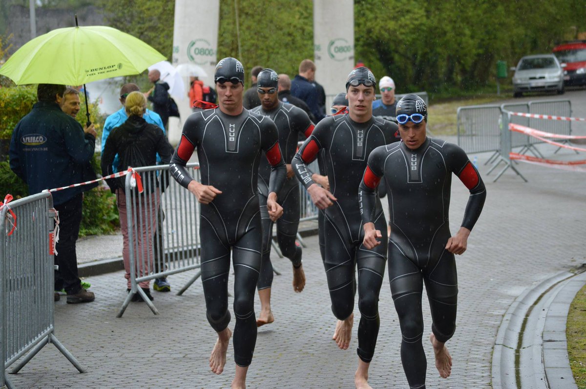 AthleteFits's tweet photo. @HUUBDesign is winning popularity in Belgium. Trille-guys @ swim exit in Doornik #triathlon #T3_series http://t.co/0hUmR5rDd2