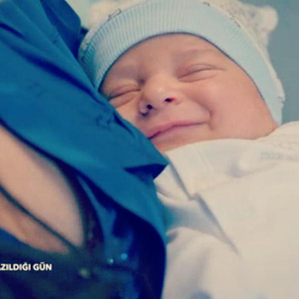 KKaderimin's tweet photo. Allahım şu tatlılıklara bakrmısınız. Hayatımda izlediğim en güzel dizi. @OzcanDeniz sende harikasın canımın içi <3 <3 http://t.co/VqgHFocvUX