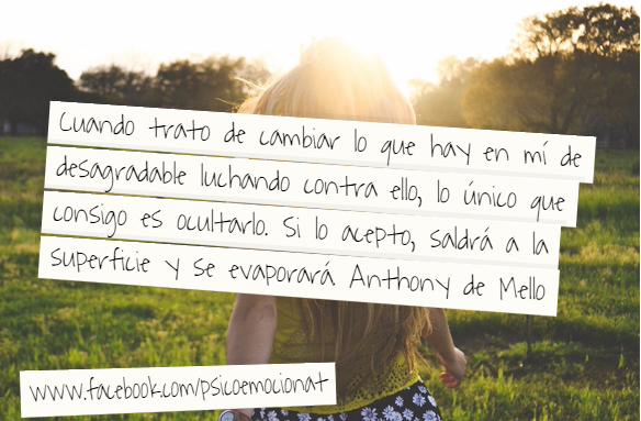 psicoemocionat's tweet photo. Cuando trato de cambiar lo desagradable luchando lo oculto.Cuando lo acepto, se marcha- De Mello. #psicologia #frases http://t.co/ya0fSz1RJl
