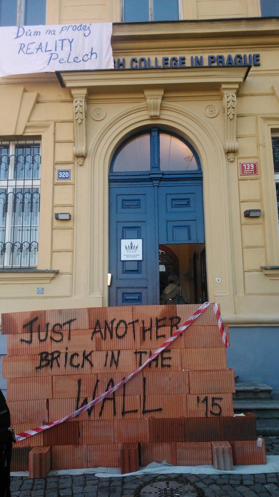 danpirat's tweet photo. So it's our last day of school.. So we built a wall. Casually. #highschoolover #IBawaits #prank http://t.co/Crq32hIVwT