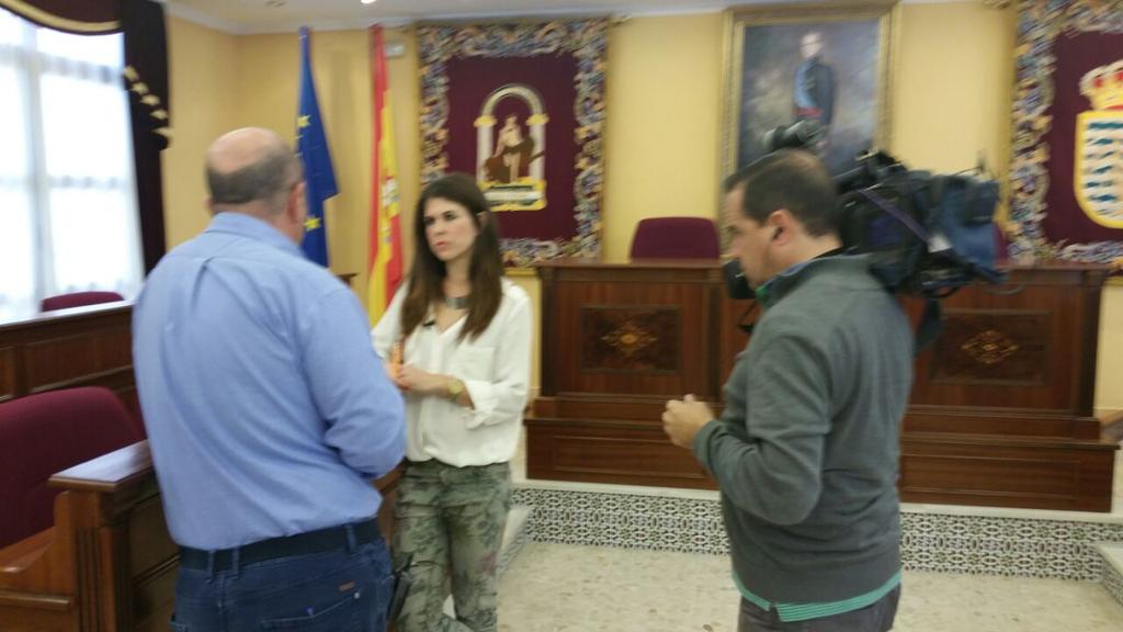 AytodeIslaMayor's tweet photo. Hoy 29 de Abril el programa de Ana Rosa Quintana de Tele 5 se encuentra en Isla Mayor. Informaremos cuando se emitirá http://t.co/VUC2OuDM2f