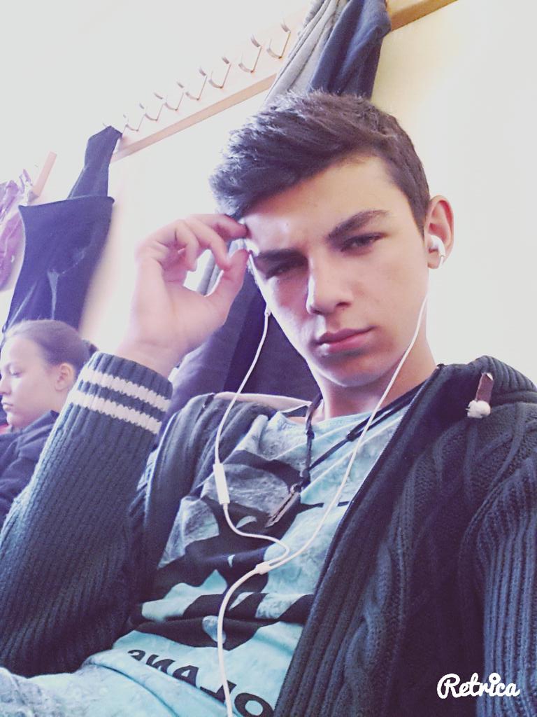 Ingilizce dinleye dinleye ingiliz olucam yavv :d